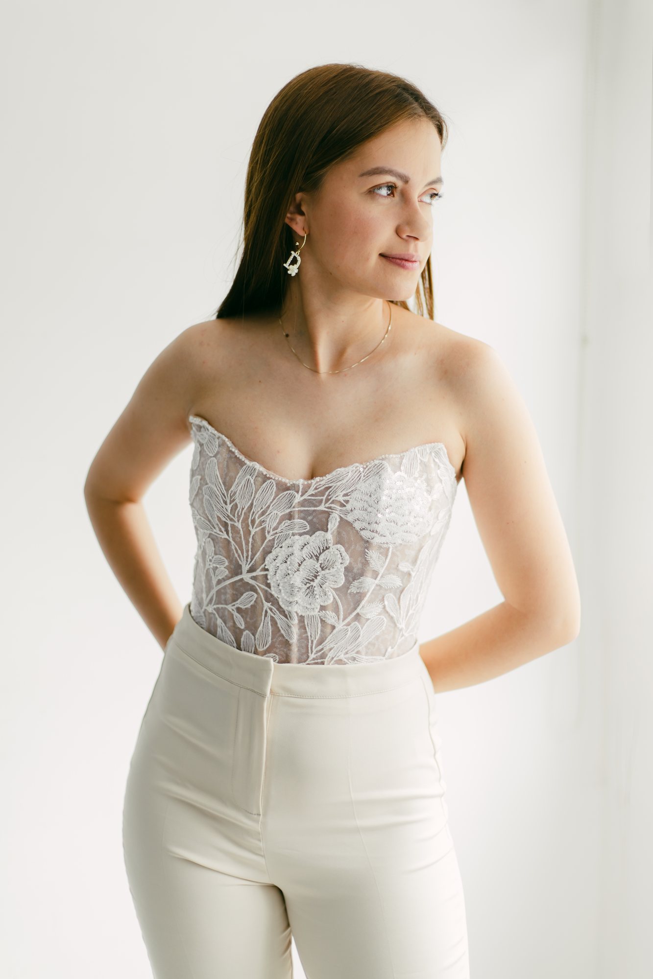 Diseño Daniela Cuartas con corset de encaje